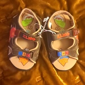 New Еlmo Sesami Street Cute Sandels for a Kid. Size 7. New Newer Worn.